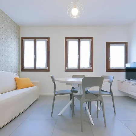 Apartment Queen Venice Fly *