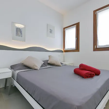 Queen Venice Fly Apartment