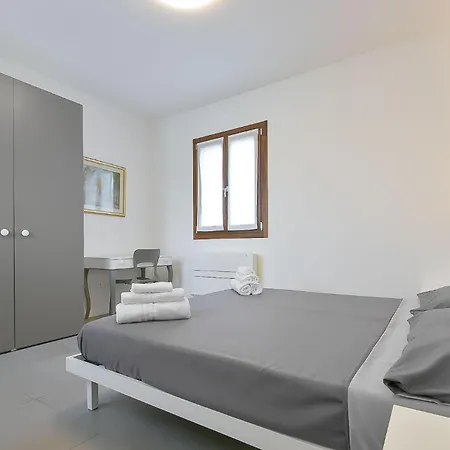 Queen Venice Fly * Campalto