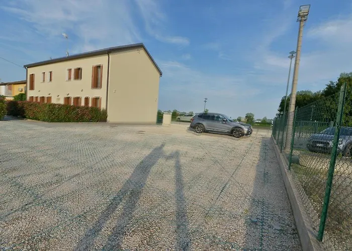 Queen Venice Fly * كامبالتو